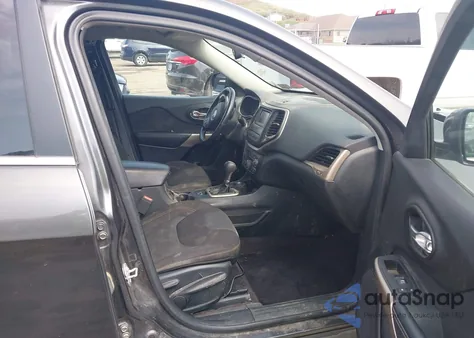 2017 Jeep Cherokee Latitude 4X4 z USA, uszkodzony, nr VIN 1C4PJMCB8HW632737